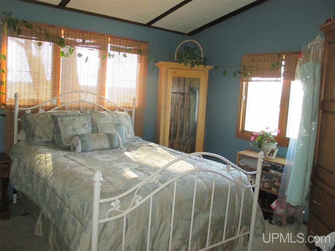 7843 County 426 M.5 Road Gladstone, MI 49837 - Photo 12 of 26 Gallery Image 12