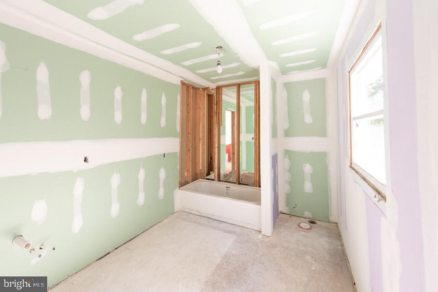 12 Hawthorn Road Millville, NJ 08332 - Photo 17 of 28 Master Bathroom