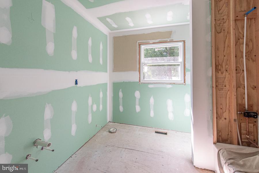 12 Hawthorn Road Millville, NJ 08332 - Photo 21 of 28 Full Bathroom w/ Laundry