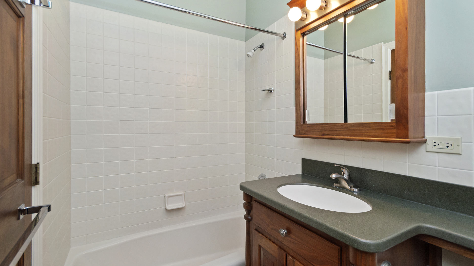 1228 Simpson Street Evanston, IL 60201 - Photo 27 of 33