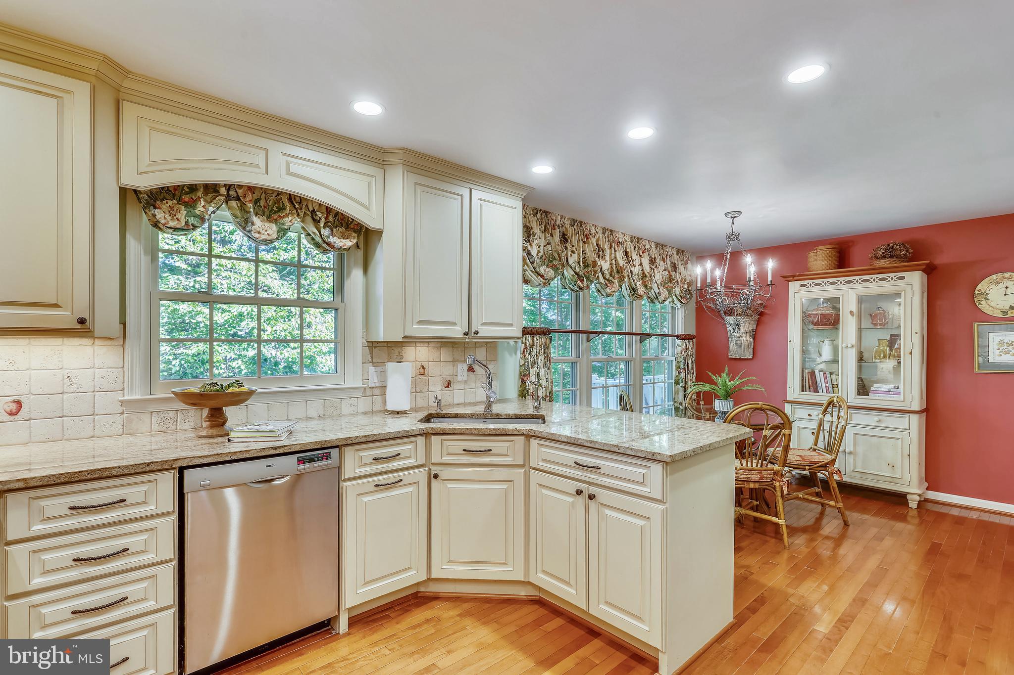 9225 Cranford Drive Potomac, MD 20854 - Photo 6 of 49 Updated Kitchen with area for family dining