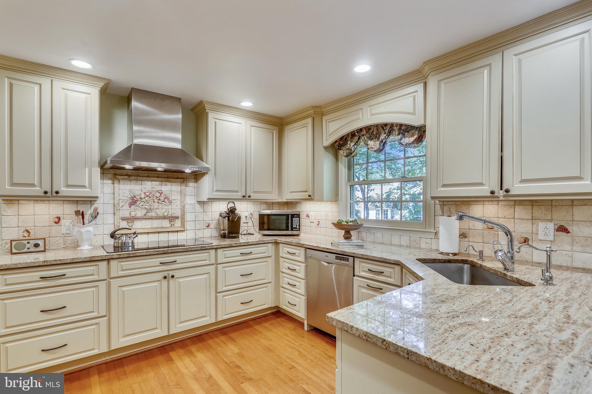 9225 Cranford Drive Potomac, MD 20854 - Photo 7 of 49 Kitchen with lots of workspace