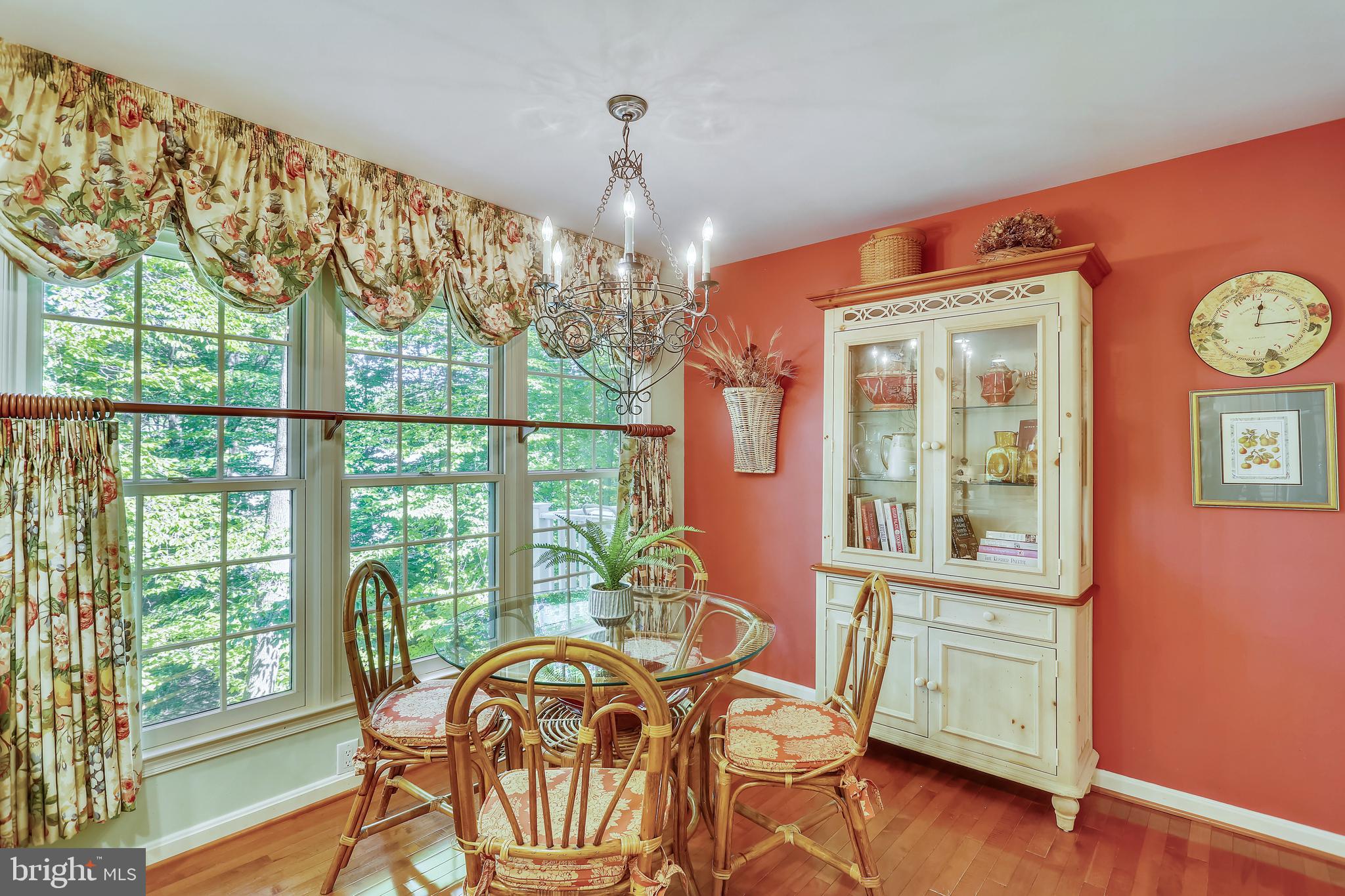 9225 Cranford Drive Potomac, MD 20854 - Photo 10 of 49 Table space