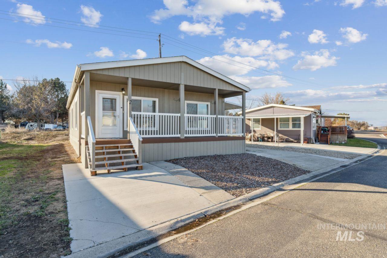 2750 Alden Road, Unit 2 Fruitland, ID 83619 - Photo 1 of 24 Manufactured / mobile home featuring covered porch