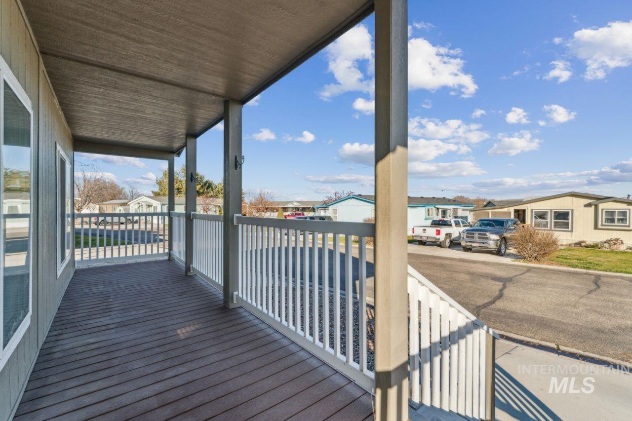2750 Alden Road, Unit 2 Fruitland, ID 83619 - Photo 20 of 24 Porch with a residential view