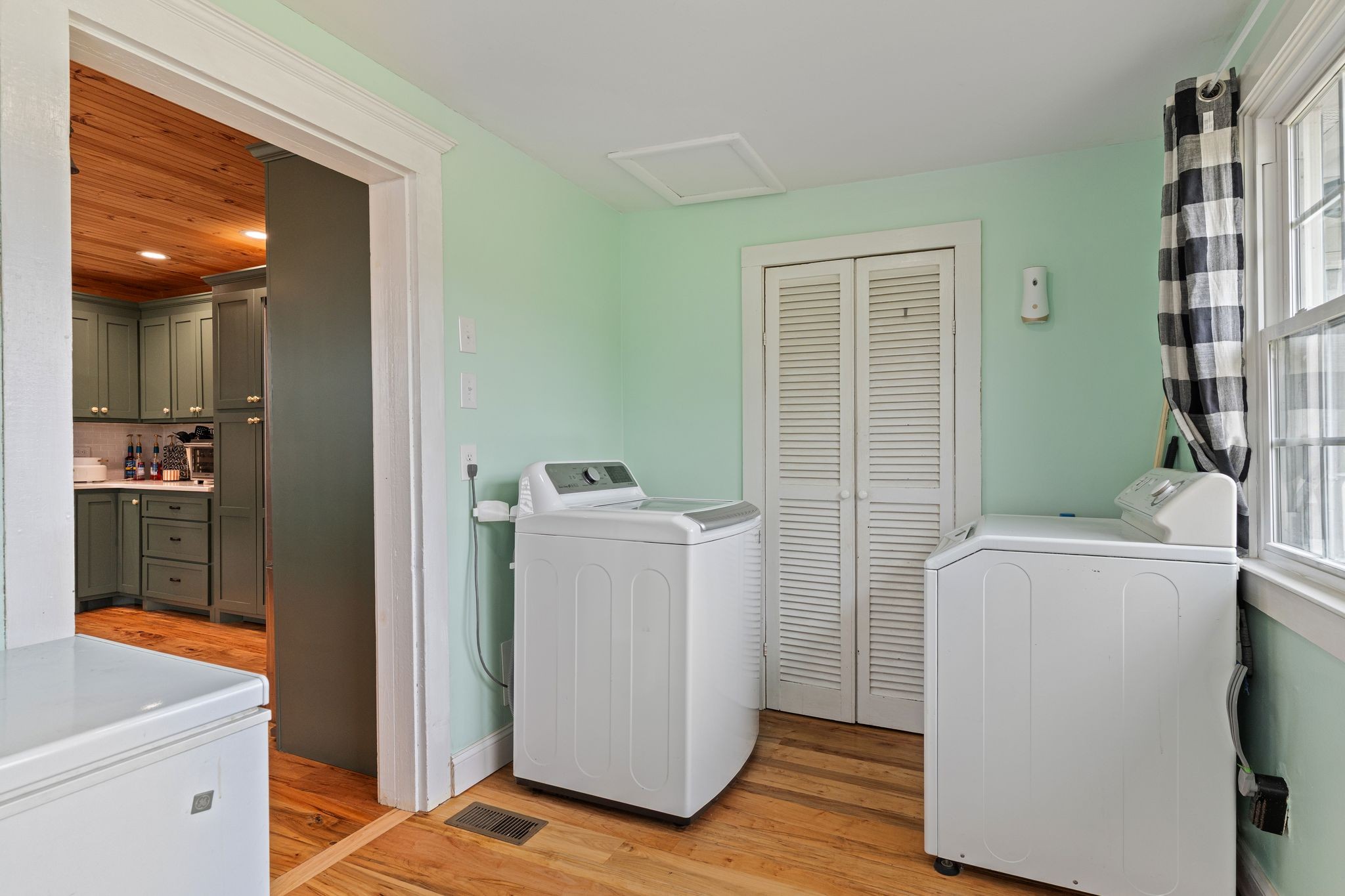 5867 Borthick Road Springfield, TN 37172 - Photo 17 of 43 a room with storage and utility