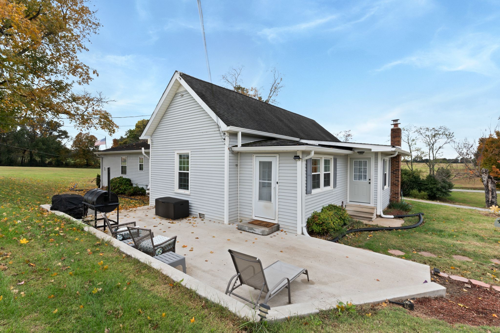 5867 Borthick Road Springfield, TN 37172 - Photo 28 of 43 a view of a house with backyard and sitting area