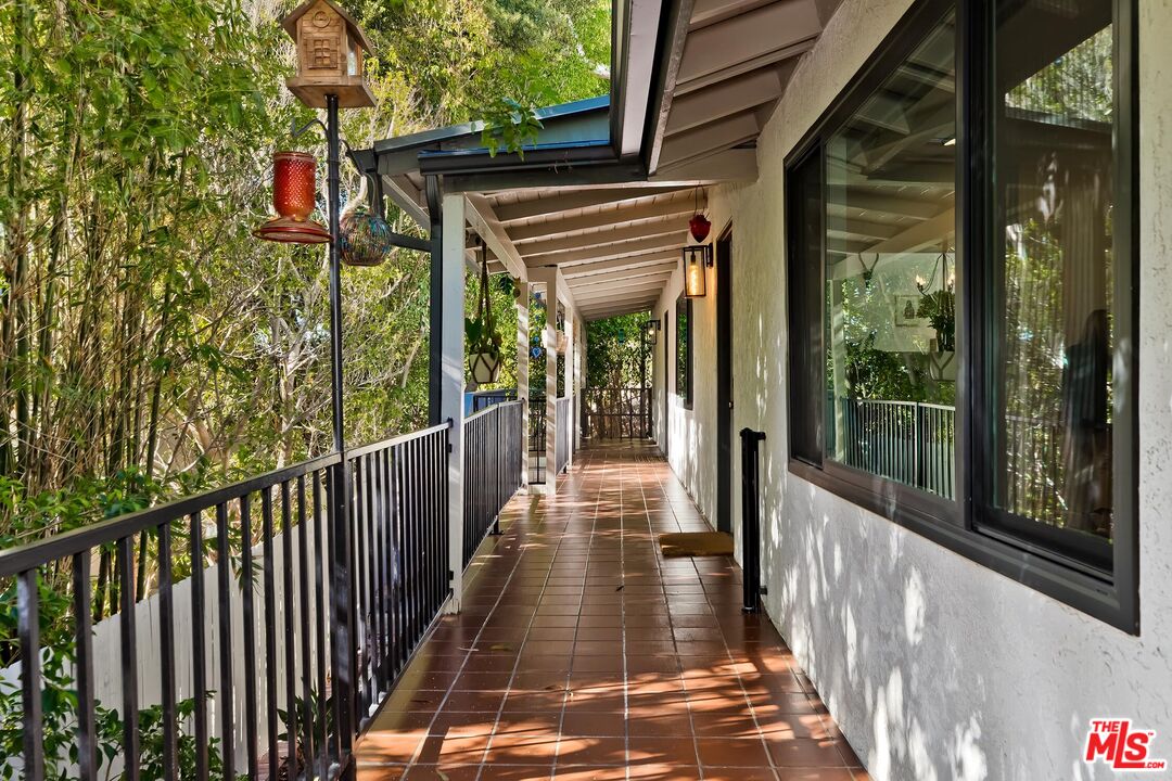 4221 Vanetta Drive Studio City, CA 91604 - Photo 16 of 41