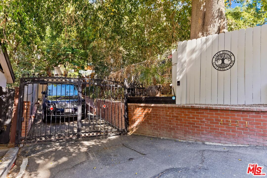 4221 Vanetta Drive Studio City, CA 91604 - Photo 37 of 41