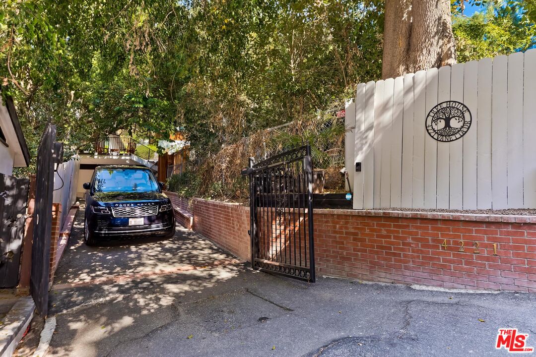 4221 Vanetta Drive Studio City, CA 91604 - Photo 38 of 41