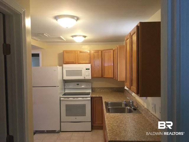 401 Lakeview Drive Mobile, AL 36695 - Photo 12 of 21 Additional Kitchen