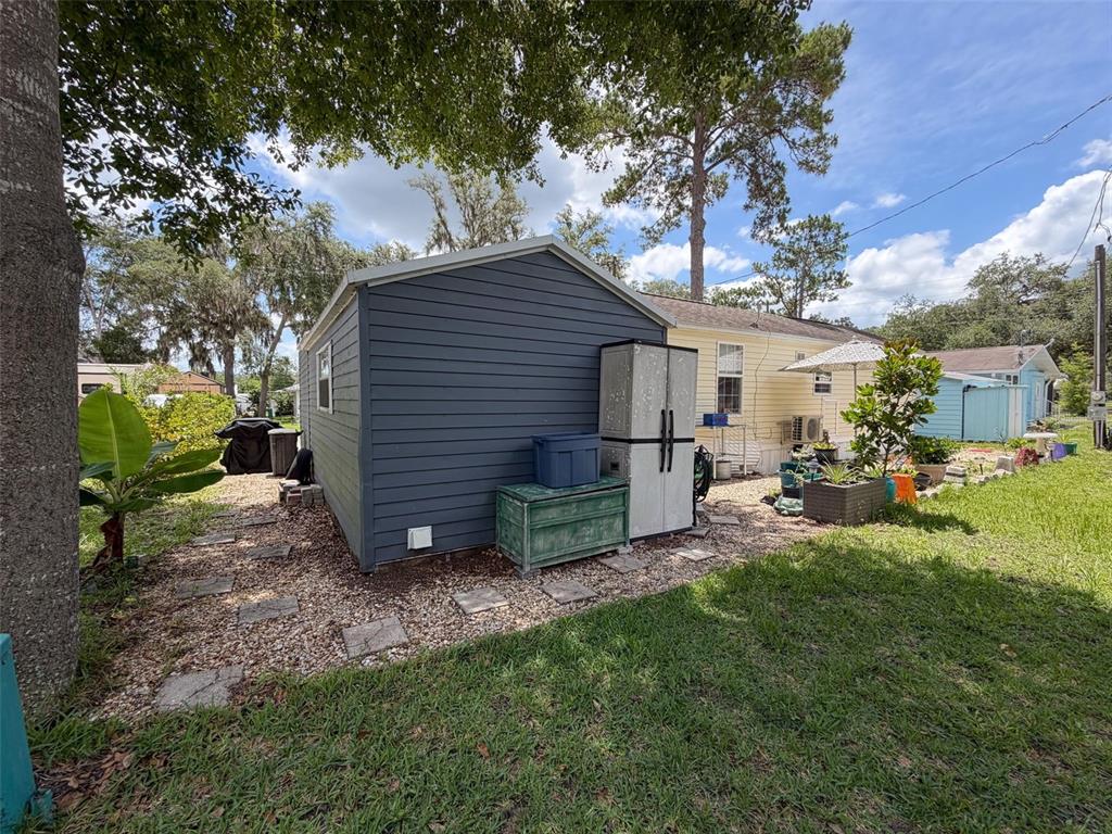 2092 Culbreath Road, Unit A42 Brooksville, FL 34602 - Photo 49 of 70 a view of backyard of the house