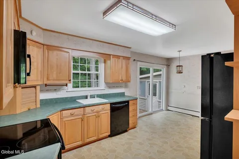 $450,000 | 9 Chestnut Lane, Clifton Park, NY 12065