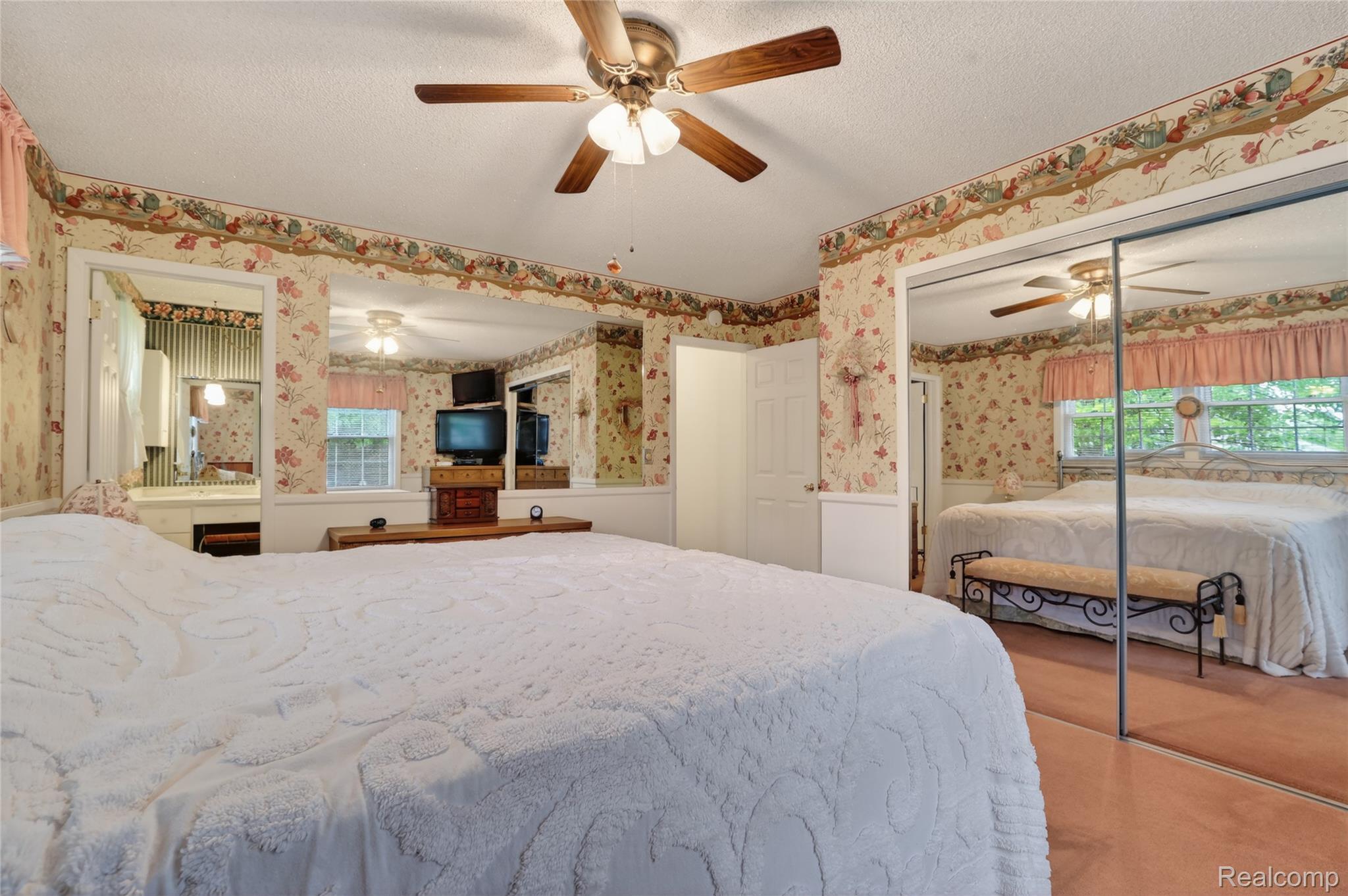 5090 Torrey Road Flint, MI 48507 - Photo 21 of 43 Primary Bedroom 1.jpg