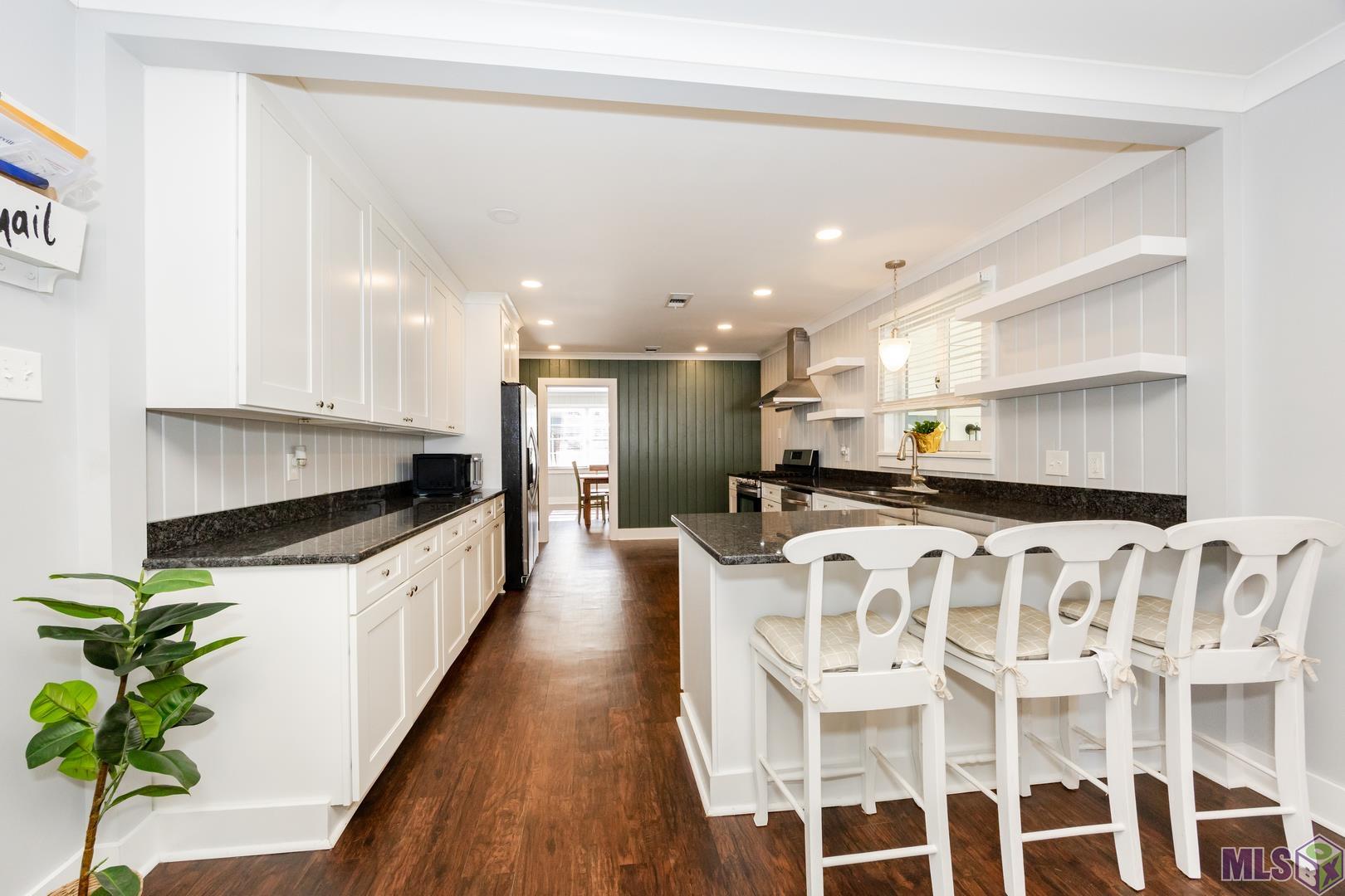 423 Avenue East Port Allen, LA 70767 - Photo 2 of 33