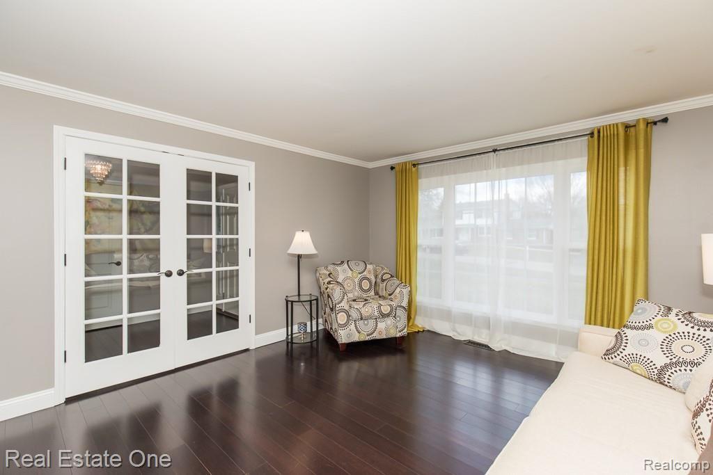 585 South Fieldstone Drive Rochester Hills, MI 48309 - Photo 7 of 34