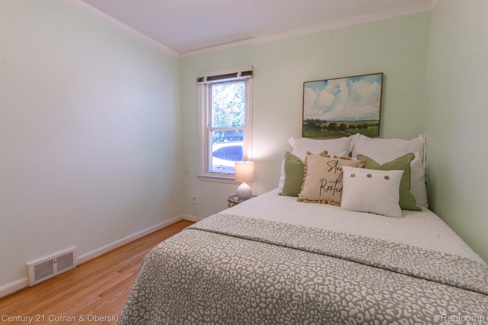 2814 Bembridge Road Royal Oak, MI 48073 - Photo 26 of 46 Bedroom #3
