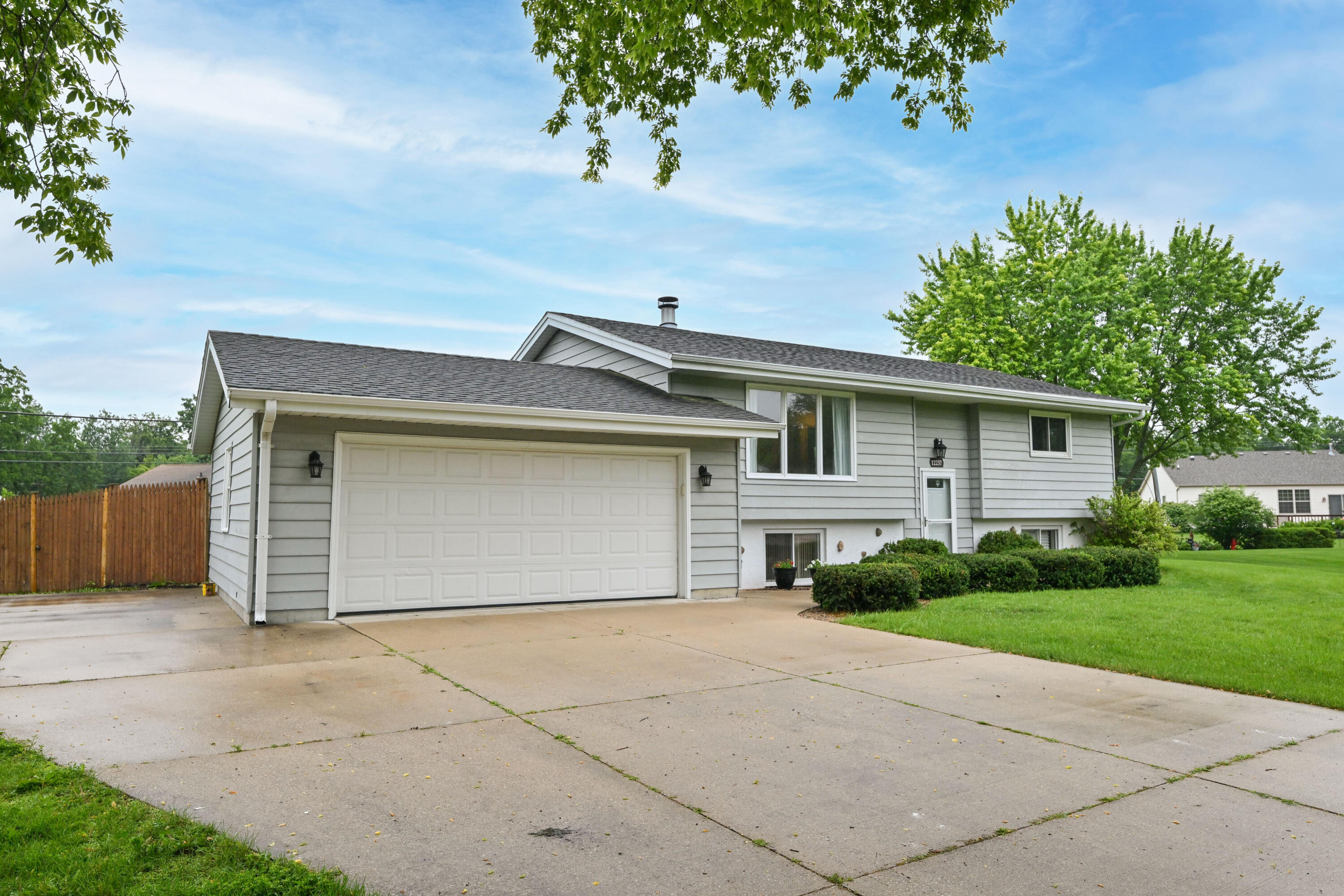 12237 West Larkspur Road Franklin, WI 53132 - Photo 41 of 42 Photo (1)