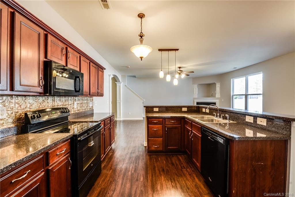 1019 Mearn Road Charlotte, NC 28216 - Photo 2 of 19