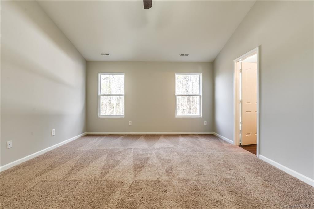 1019 Mearn Road Charlotte, NC 28216 - Photo 4 of 19