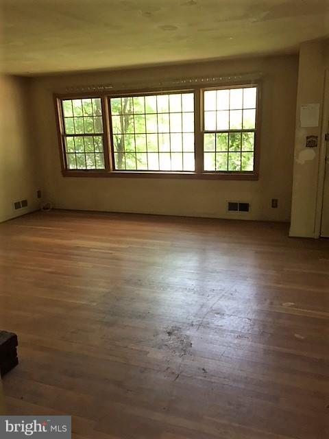 3223 Powder Mill Road Hyattsville, MD 20783 - Photo 3 of 14 Living Room