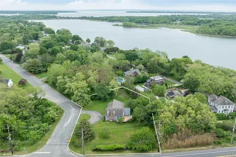 $1,150,000 | 100 Bayberry Lane, Southold, NY 11971