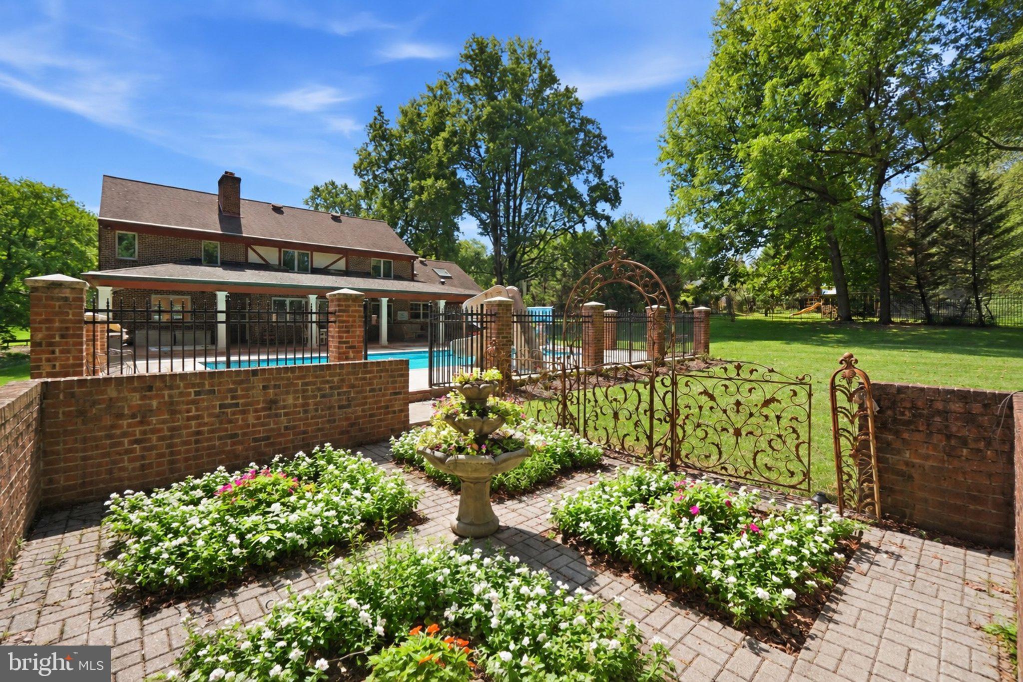 10804 Lockland Road Potomac, MD 20854 - Photo 7 of 47 Gated Garden