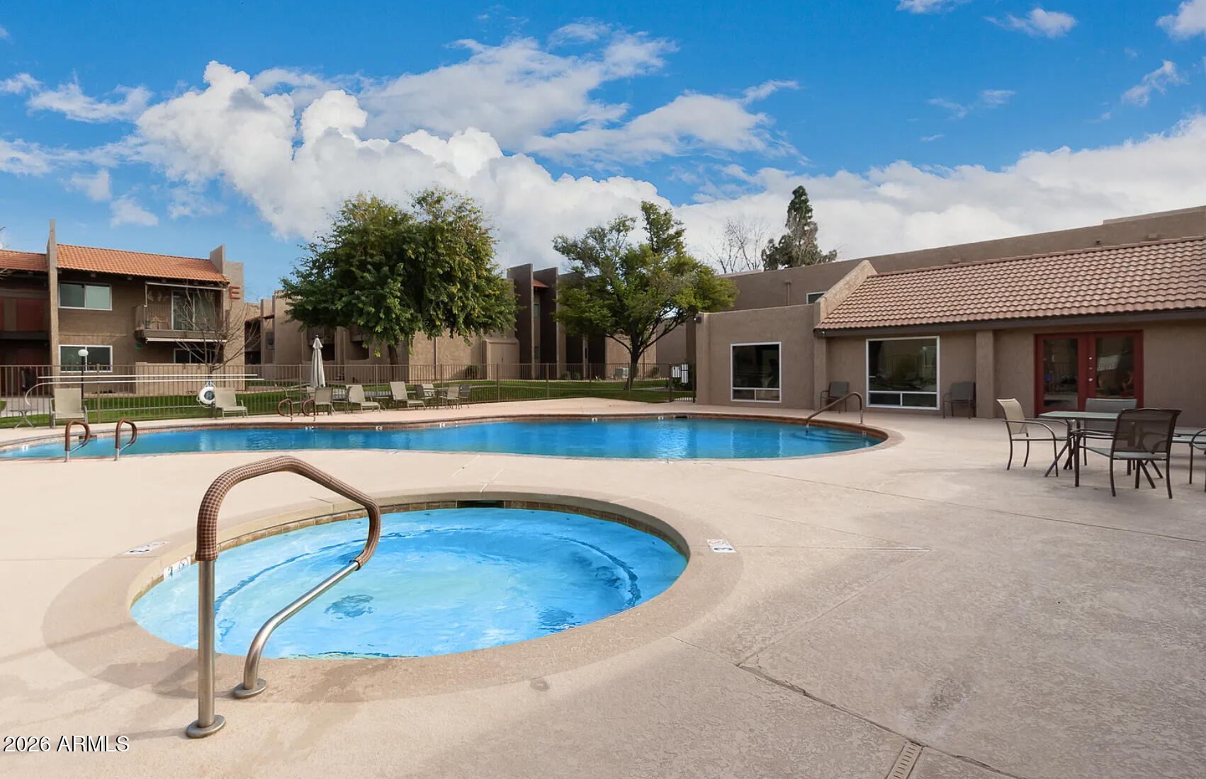 5525 East Thomas Road, Unit Q8 Phoenix, AZ 85018 - Photo 10 of 11 5525 E Thomas Rd Q8