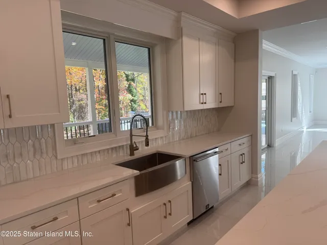 $2,199,900 | 171 Androvette Avenue | Huguenot