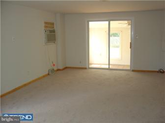 2842 Chase Road Philadelphia, PA 19152 - Photo 2 of 10 Living Room