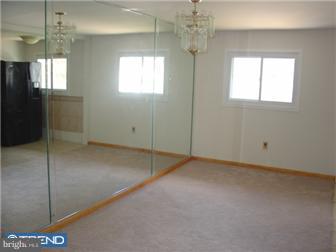 2842 Chase Road Philadelphia, PA 19152 - Photo 4 of 10 Dining Room