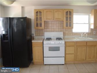 2842 Chase Road Philadelphia, PA 19152 - Photo 5 of 10 Kitchen