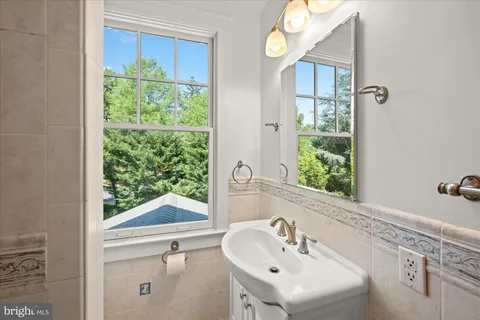 $1,050,000 | 3810 Dresden Street, Kensington, MD 20895