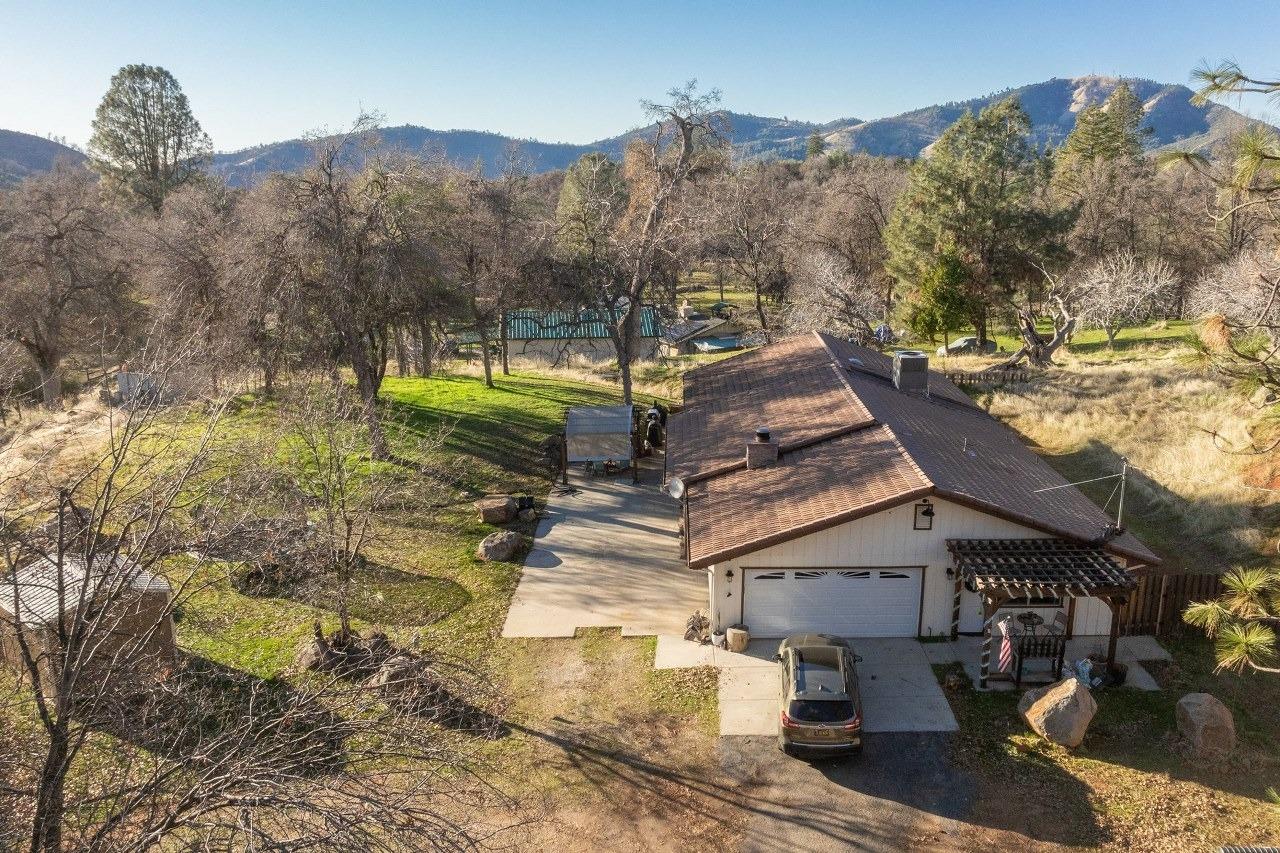 36820 Mudge Ranch Road Coarsegold, CA 93614 - Photo 56 of 75 a view of a chairs and table in the terrace