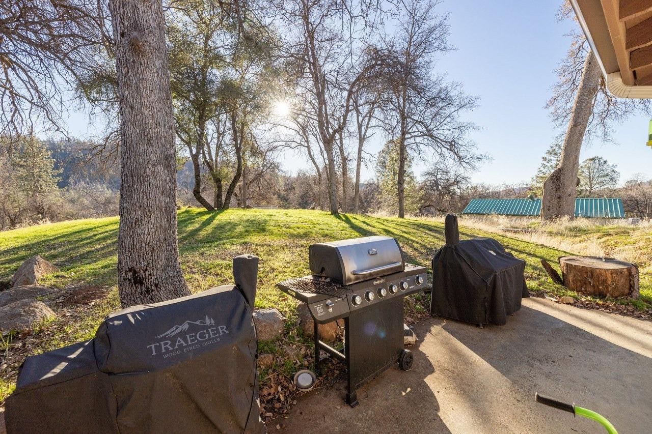 36820 Mudge Ranch Road Coarsegold, CA 93614 - Photo 6 of 75 a view of a patio with table and chairs with wooden floor and fence