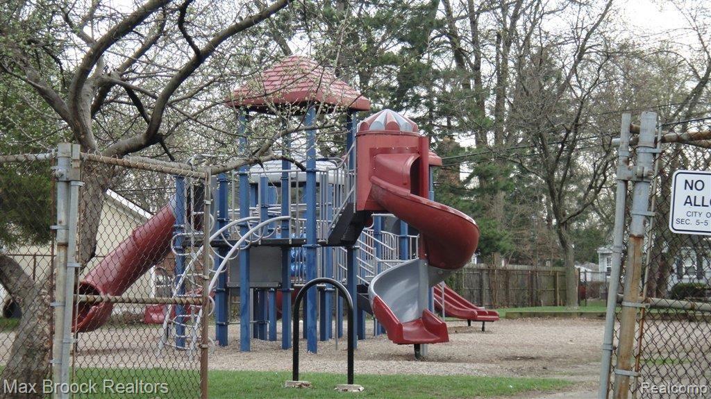 1174 Cambridge Road Berkley, MI 48072 - Photo 17 of 19 Walk to park