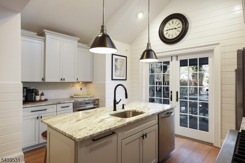 28 Hampton Road Cranford, NJ 07016 - Photo 16 of 39