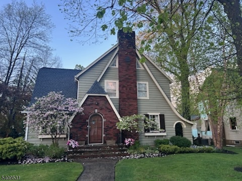 28 Hampton Road Cranford, NJ 07016 - Photo 2 of 39