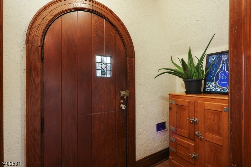 28 Hampton Road Cranford, NJ 07016 - Photo 5 of 39