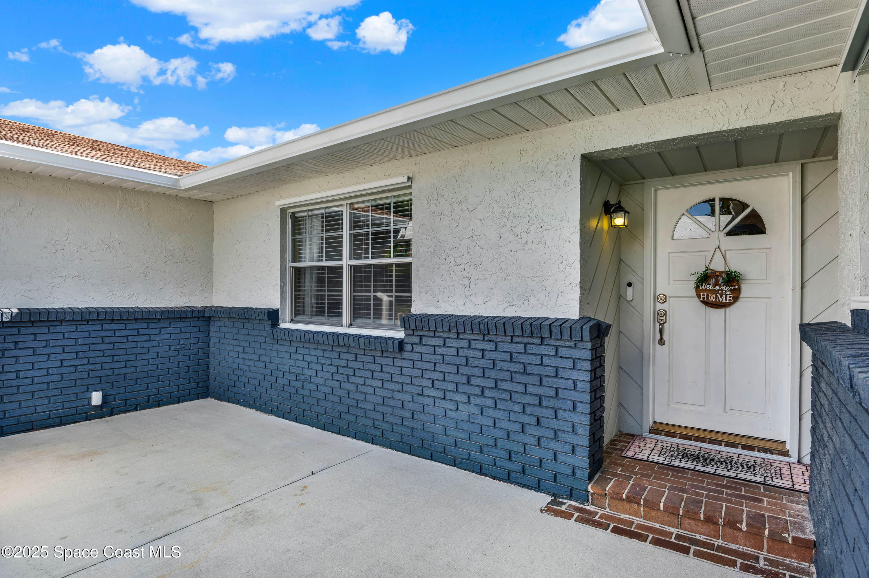 930 Miller Lane Melbourne, FL 32934 - Photo 3 of 40 a front view of a house