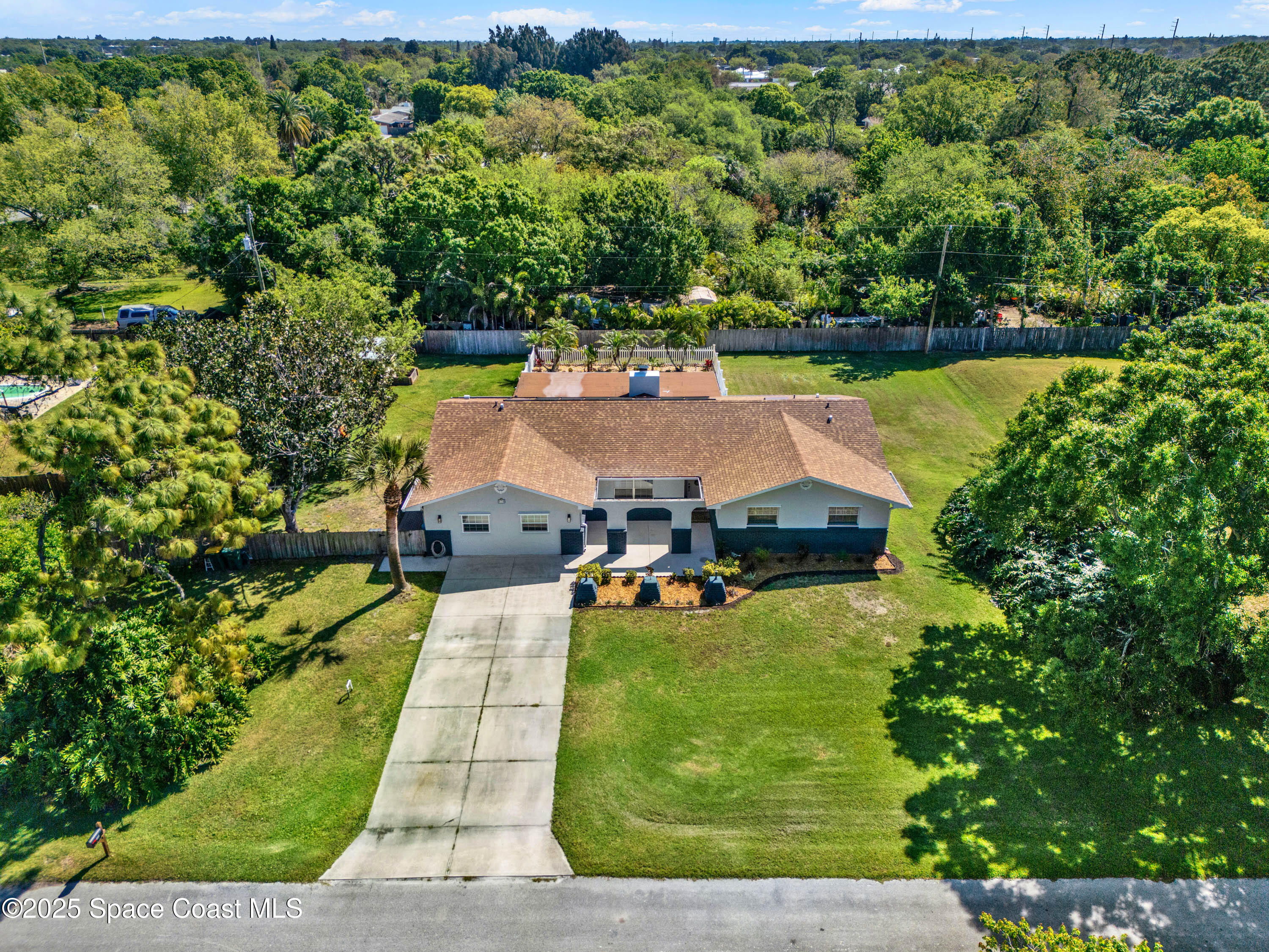 930 Miller Lane Melbourne, FL 32934 - Photo 38 of 40 an aerial view of a house with swimming pool outdoor seating and yard