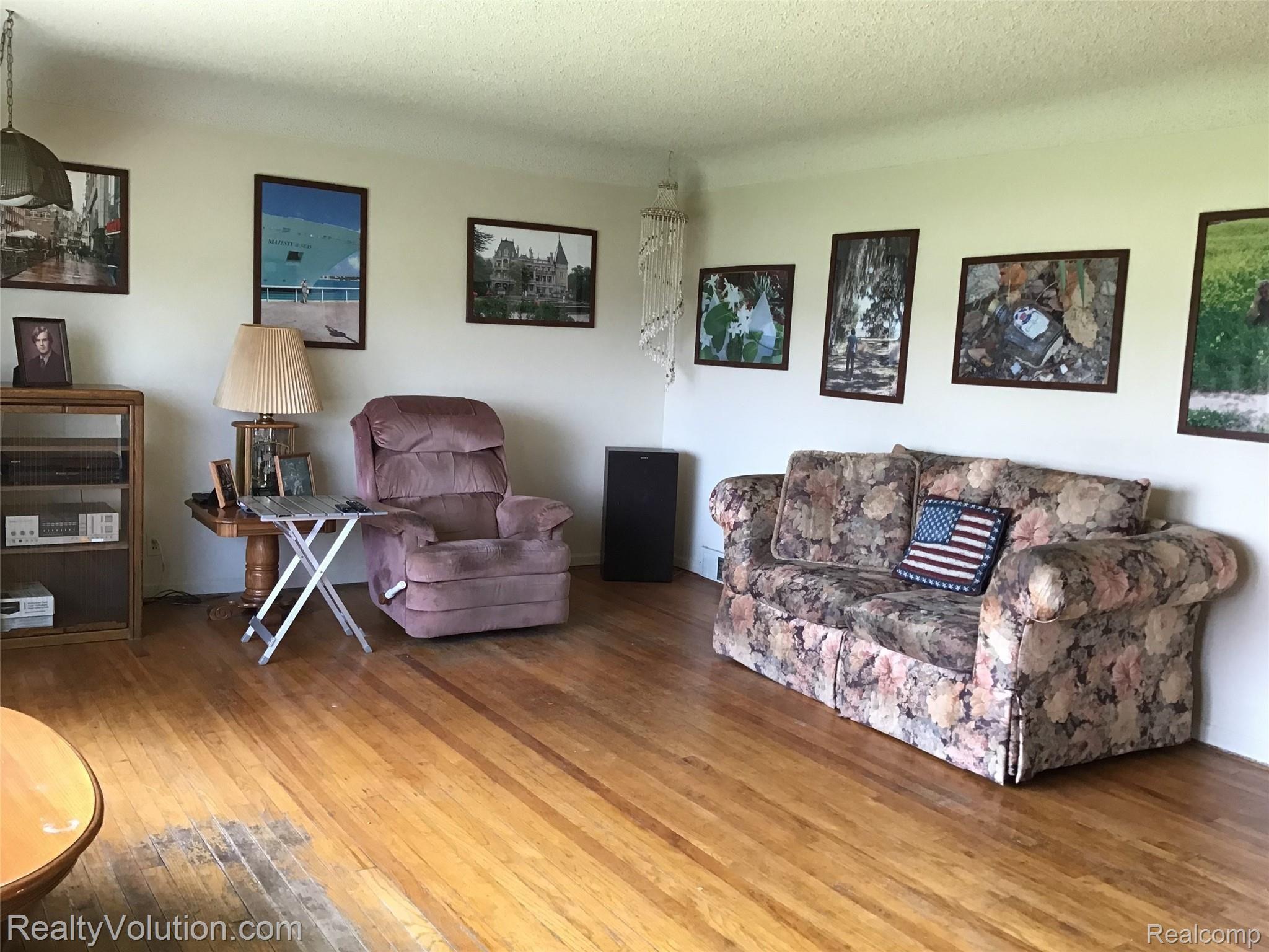 6945 Jefferson Road North Branch, MI 48461 - Photo 3 of 18 25991DB7-A74A-4B19-803E-8B1CF561A8F2.jpeg