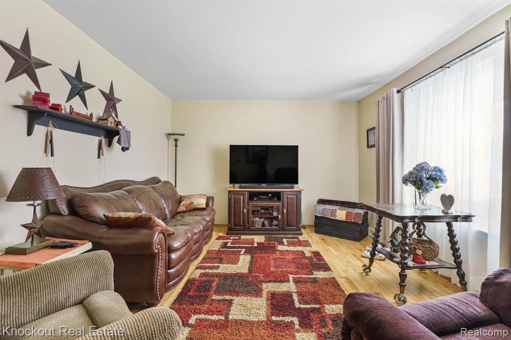3698 Barnes Road Millington, MI 48746 - Photo 5 of 39