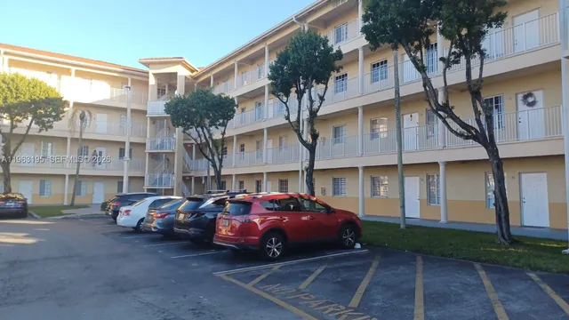 $2,450 | 6940 Northwest 179th Street, Unit 1077, Hialeah, FL 33015