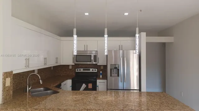 $2,450 | 6940 Northwest 179th Street, Unit 1077, Hialeah, FL 33015