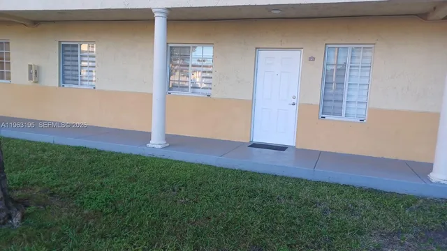 $2,450 | 6940 Northwest 179th Street, Unit 1077, Hialeah, FL 33015