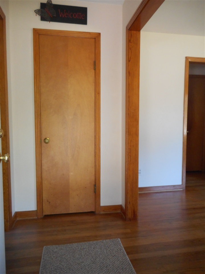 423 John R Street Clare, MI 48617 - Photo 4 of 16 1835306-3.JPG