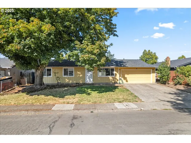 a view of a yard and front view of a house