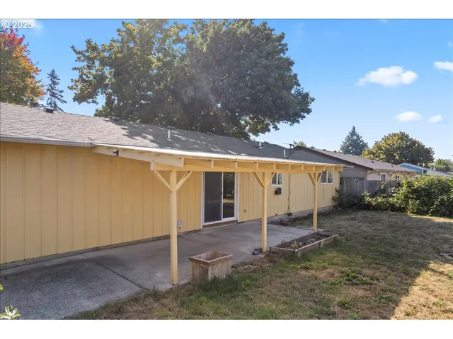 an outdoor view of house with backyard