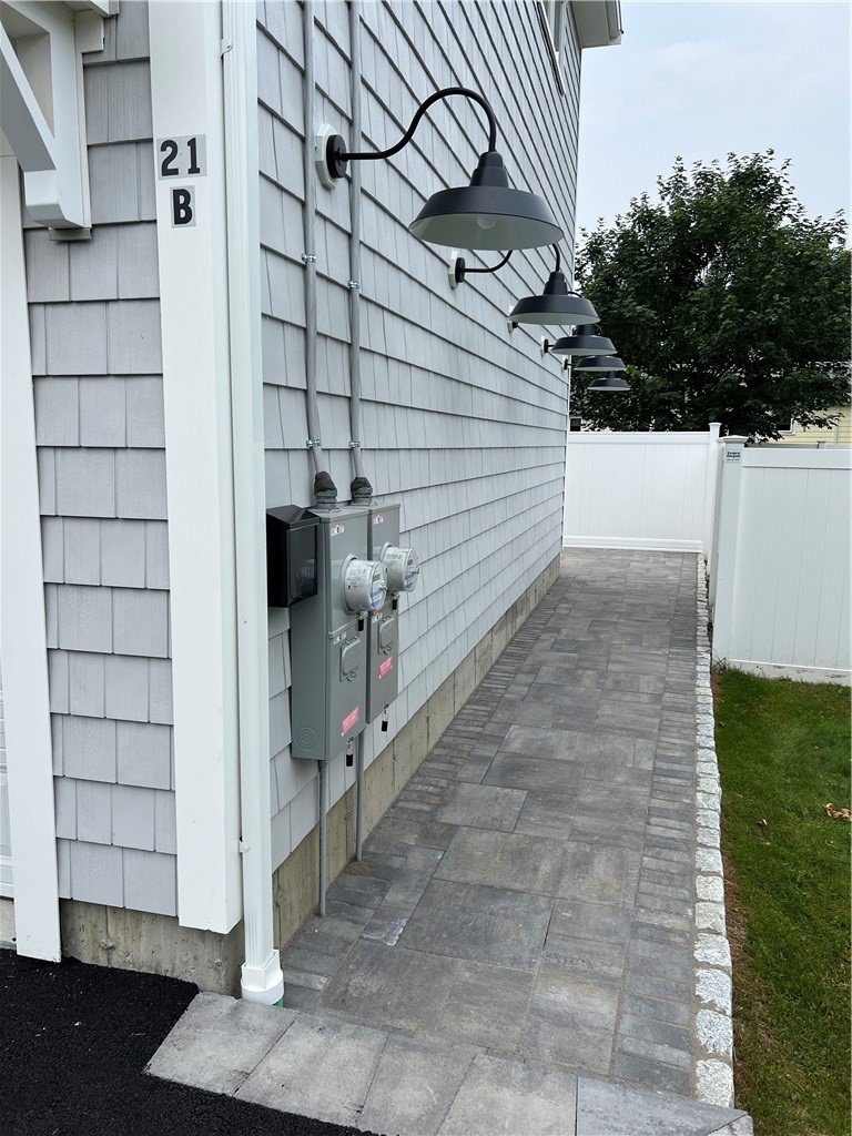 21 Murphy Circle, Unit B Middletown, RI 02842 - Photo 16 of 18 Gallery Image 16